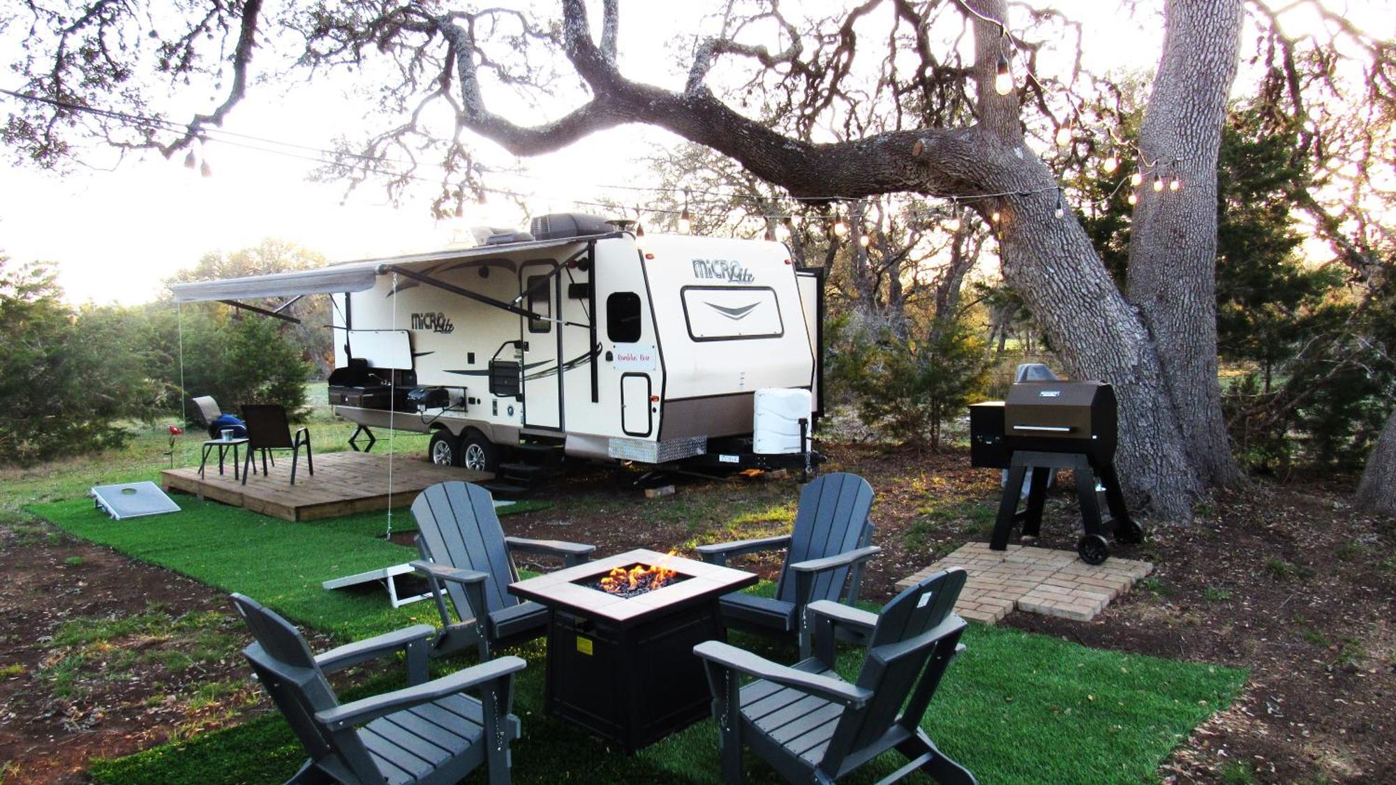 The Alexander At Creek Road Hotell Dripping Springs Exteriör bild