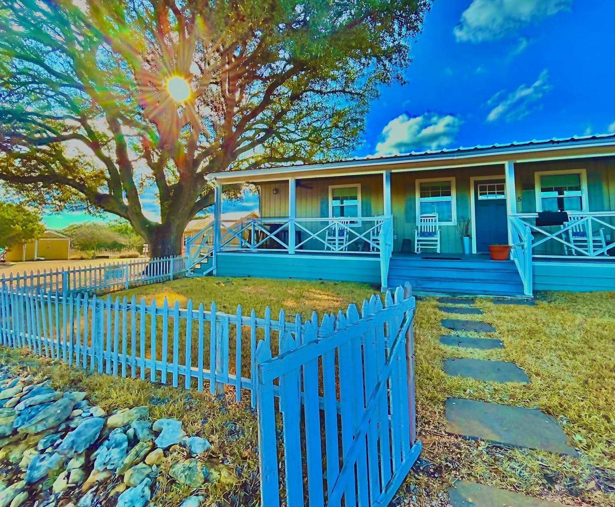 The Alexander At Creek Road Hotell Dripping Springs Exteriör bild
