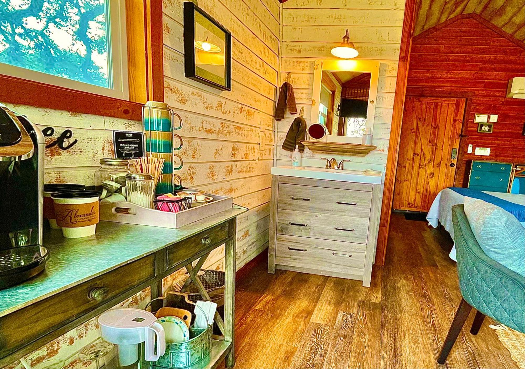 The Alexander At Creek Road Hotell Dripping Springs Exteriör bild