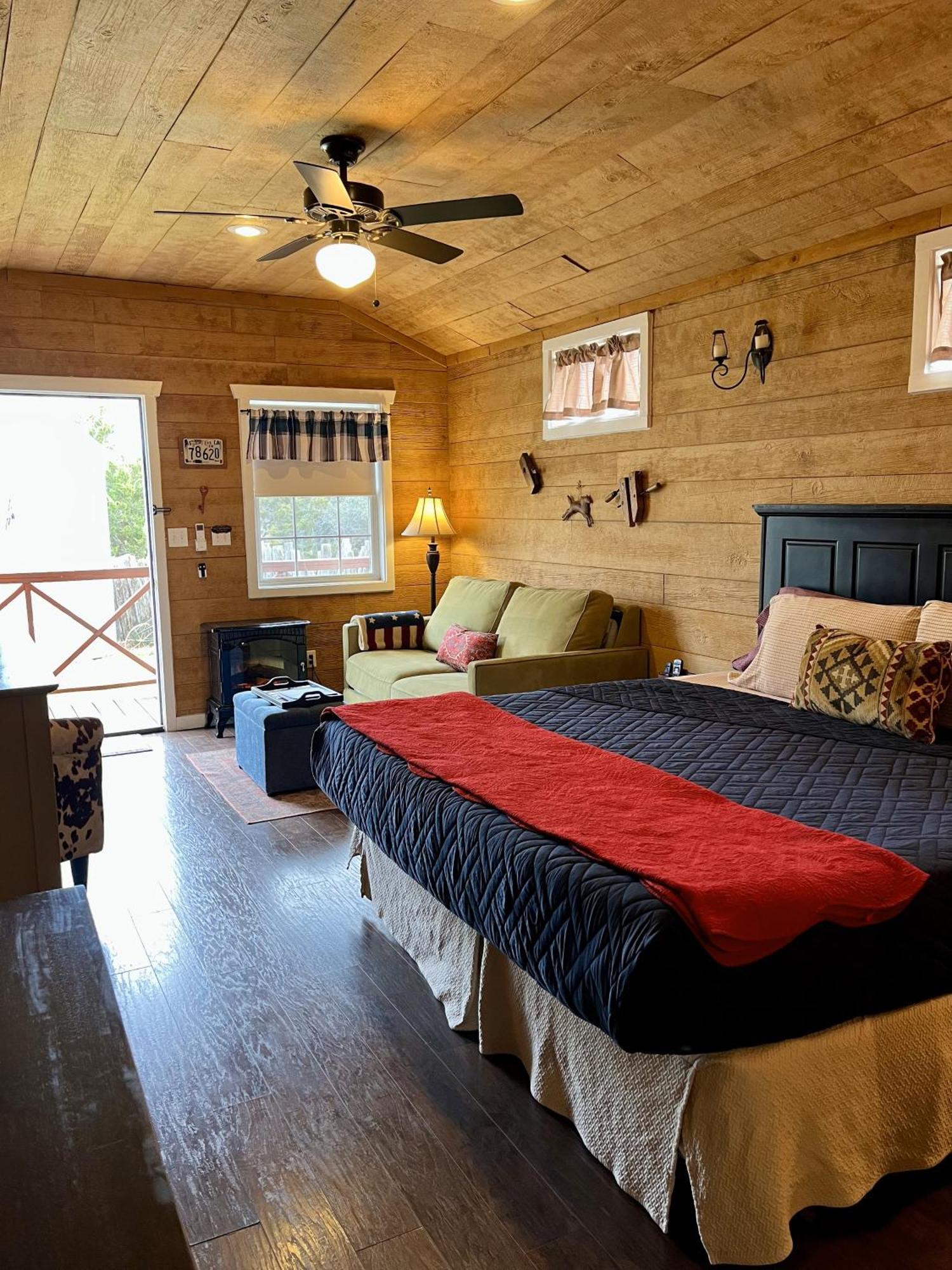 The Alexander At Creek Road Hotell Dripping Springs Exteriör bild